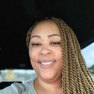 Meet your Posher, Iesha